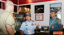 Citizen6, Jakarta Pusat: Dalam kunjungan Kasum TNI ke Indo Defence 2012 didampingi Wairjen TNI Mayor Jenderal TNI Chaidir Serunting Sakti, Waasrenum Panglima TNI Brigadir Jenderal TNI Suhardjanto, dan pejabat TNI lainnya. (Pengirim: Badarudin bakri)