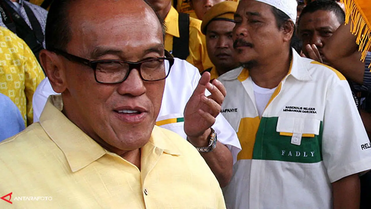 golkar-pindah-nasdem130114b.jpg