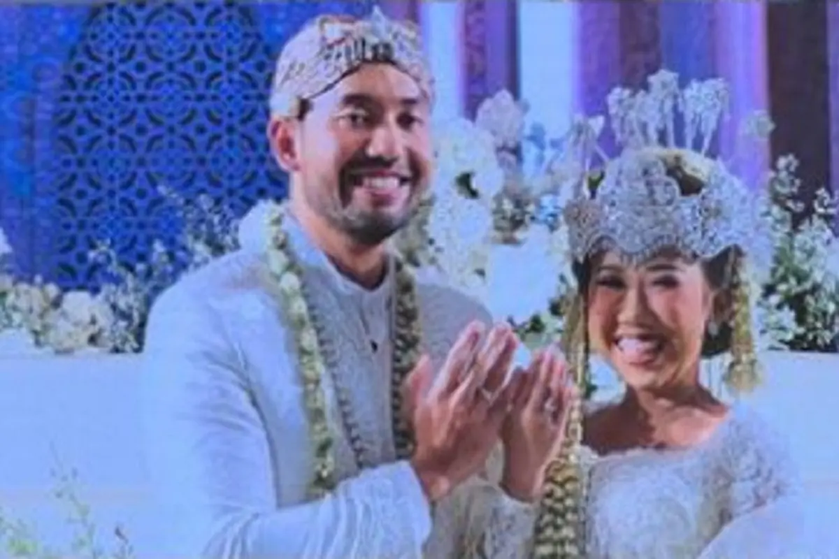 M. Khairi dan Kiky Saputri resmi menikah pada Sabtu (28/1/2023). (Foto: Instagram/hestipurwadinata)