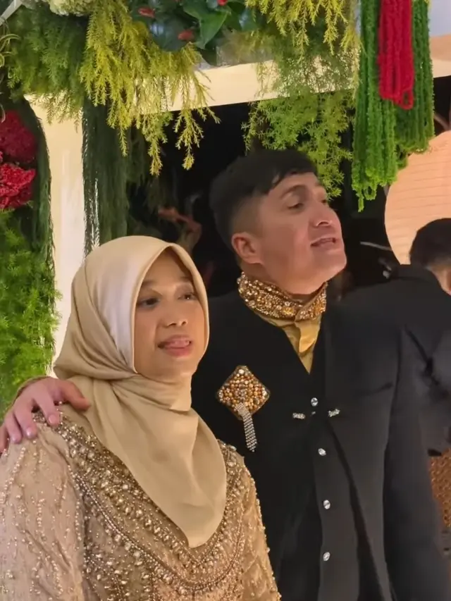 Anniversary Pernikahan Irfan Hakim dan Della ke-17