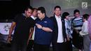 Ketua Umum INASGOC, Erick Thohir (kedua kiri) bersama Perenang nasional, I Gede Siman Sudartawa usai konferensi pers Official Broadcaster Asian Games 2018 di Jakarta, Kamis (8/2). (Liputan6.com/Helmi Fithriansyah)
