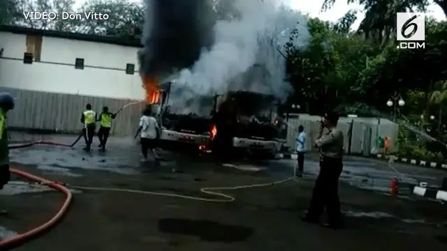 VIDEO: 3 Bus Operasional Milik Kementerian Keuangan Terbakar di Parkiran