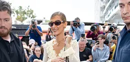 Di tengah aturan “no nudity” yang masih diterapkan festival film paling glamor di dunia itu, Bella justru menemukan cara baru untuk tampil sensual tanpa kehilangan sentuhan fashion-forward khas dirinya. [Dok/COACH].