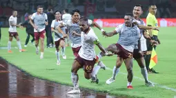 Pemain Borneo FC, Habibi Jusuf, berhasil menyamakan kedudukan menjadi 1-1 saat waktu menunjukkan menit 90+9. (Bola.com/M Iqbal Ichsan)