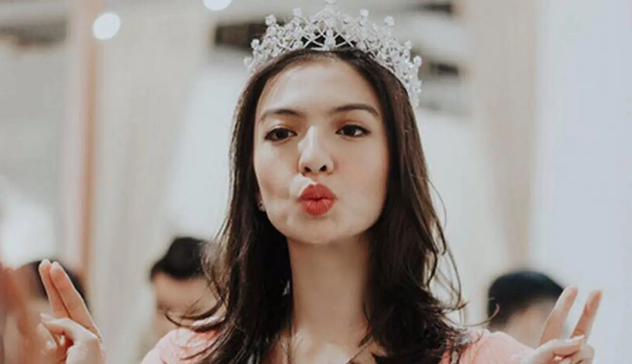 Sebelum keluar keterangan resmi dirilis oleh AirAsia, kabar pengangkatan Raline Shah diangkat ke jajaran petinggi AirAsia Indonesia diumumkan oleh CEO AirAsia Tony Fernandes melalui akun instagramnya. (Instargam/ralineshah)