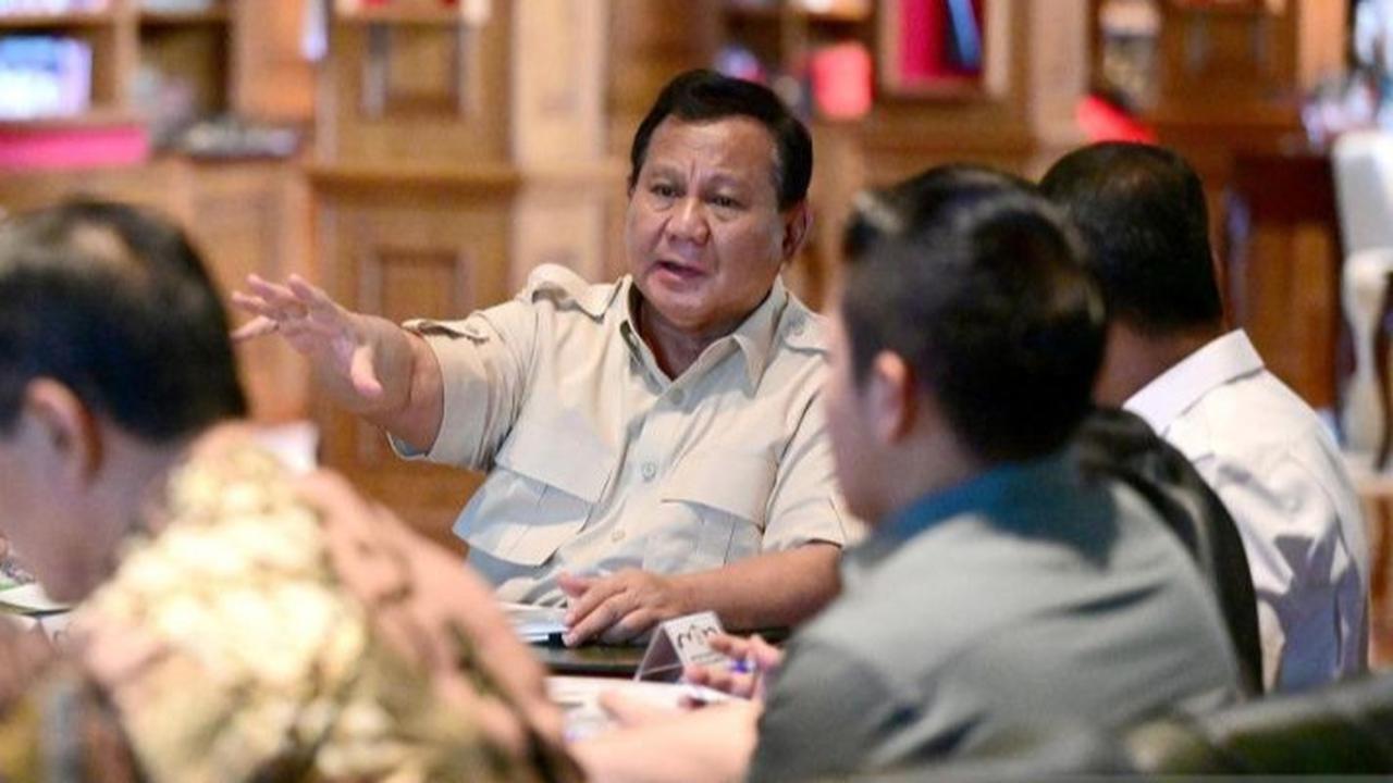 Terbang ke Jatim, Prabowo Resmikan Pabrik Emas Freeport dan 17 Stadion