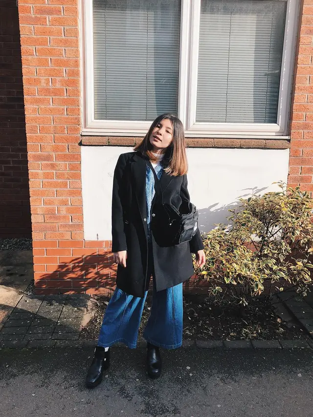 [Bintang] Nggak Menggigil Waktu Hujan, Intip 5 Gaya Kece Ala Shaloom Razade