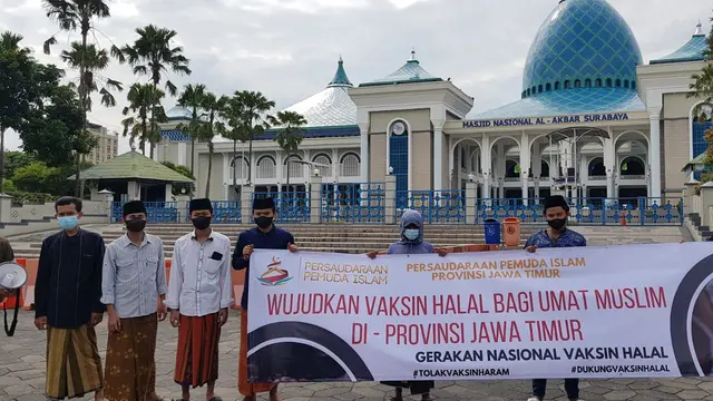 Sejumlah pemuda di Surabaya meminta vaksinasi booster menggunakan vaksin yang sudah terjamin kehalalannya. (Istimewa)