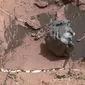 Wujud batu meteorit di tanah Mars. (Sumber: NASA Curiosity - Mashable)