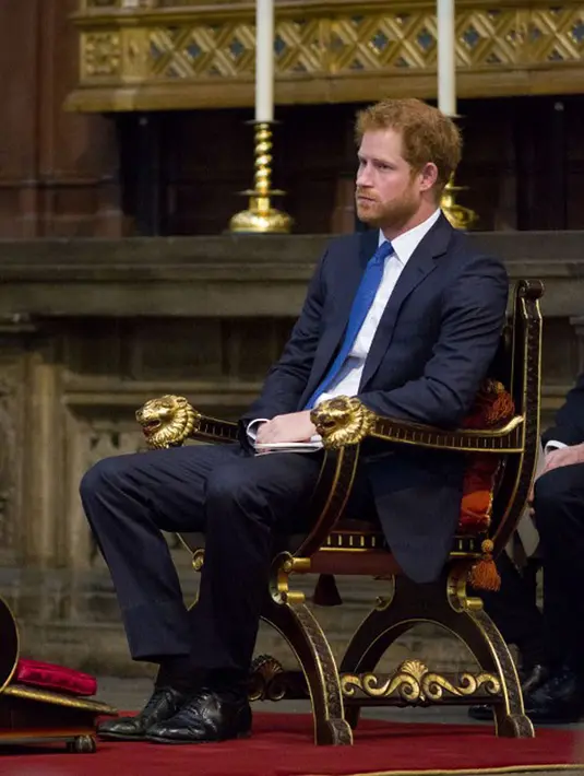 Perayaan Natal tahun nampaknya menjadi tahun pertama bagi keduanya untuk merayakan bersama-sama. Terbukti ketika keduanya terlihat sedang membeli pohon natal di sebuah toko Pines and Needles. (AFP/Bintang.com)