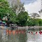 Tim gabungan menemukan seorang remaja tenggelam di Sungai Kalimas Surabaya, Jawa Timur. (Foto: Dok Istimewa)