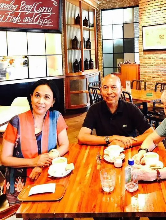 Dan masih banyak lagi ungkapan duka pada pria yang menjadi pembawa acara kuliner dengan jargon maknyus itu. Menengok kebelakang, sebelum sukses menjadi pembawa acara, Bondan lebih dikenal sebagai wartawan. (Instagram/maknyusbw)