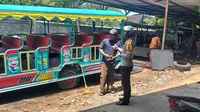 Edukasi Masyarakat Agar Tak Gunakan Kereta Kelinci untuk Takbiran Keliling (Dewi Divianta/Liputan6.com)