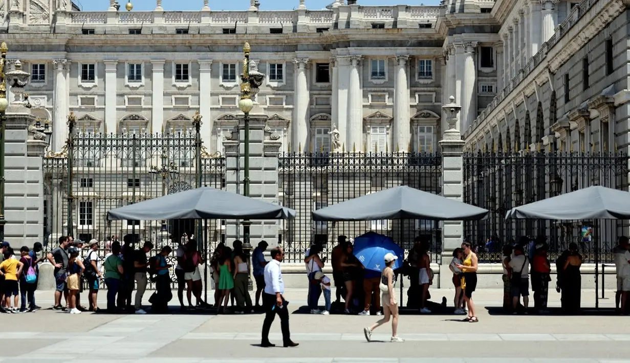<p>Spanyol menghadapi gelombang panas pertama musim panas dengan suhu diperkirakan melebihi 44 derajat Celcius secara lokal di selatan negara. (Thomas COEX/AFP)</p>