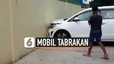 BIKIN NYESEK, MOBIL BARU KELUAR DEALER LANGSUNG TABRAK TEMBOK
