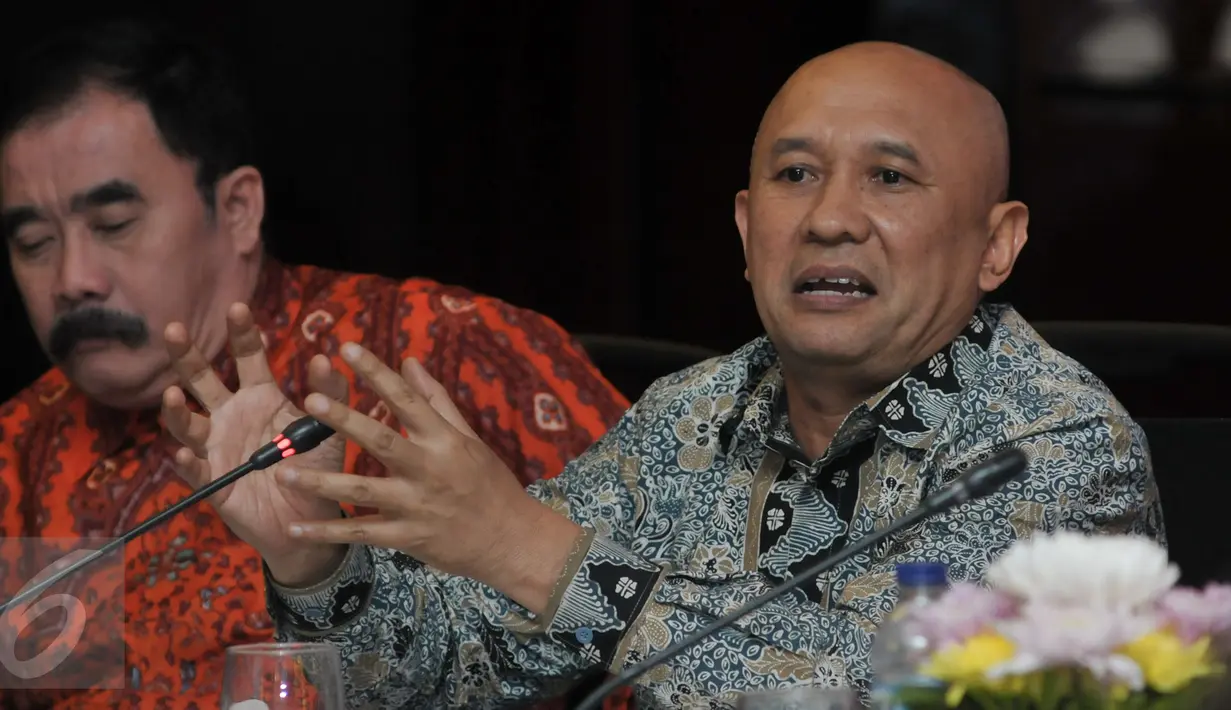 Kepala Staf Kepresidenan Teten Masduki mengikuti diskusi Focus Group Discussion (FGD) di Bogor, Jawa Barat, Rabu (26/10). Menkumham Yasonna Laoly mengumpulkan pakar hukum untuk menyusun program dan strategi reformasi regulasi. (Liputan6.com/Yoppy Renato)