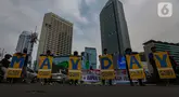Buruh dari berbagai aliansi melakukan aksi damai dalam rangka Hari Buruh Internasional di Bundaran HI, Jakarta, Rabu (1/5/2024). (Liputan6.com/Angga Yuniar)
