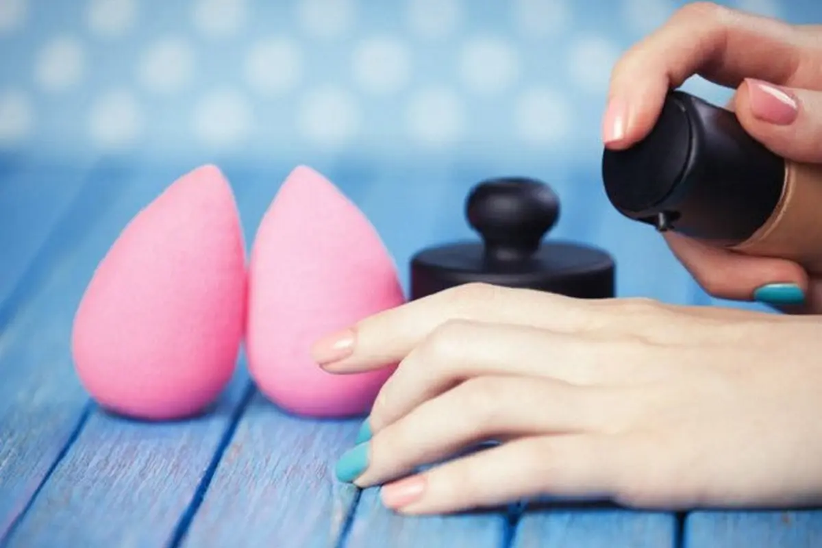 [Bintang] Selain Mengaplikasikan Foundation, Berikut Manfaat Lain Beauty Blender untuk Kecantikan