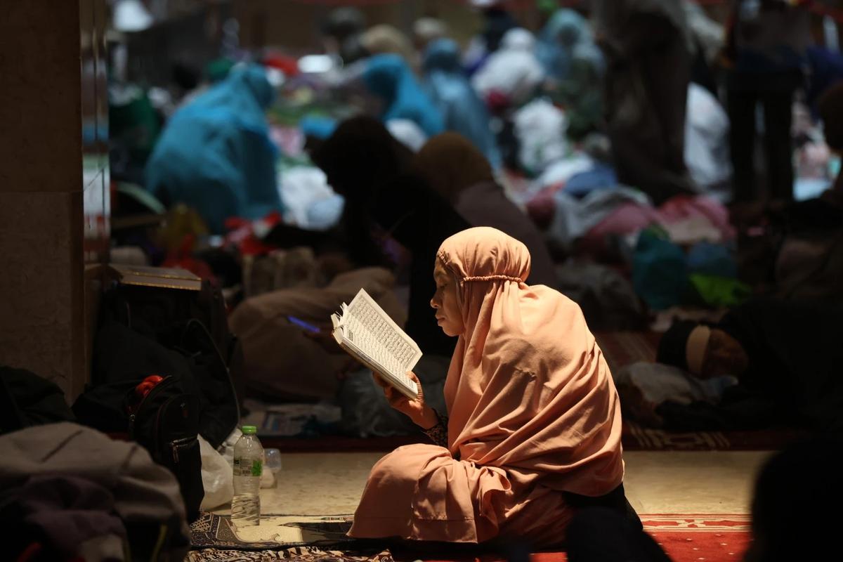 FOTO: Ribuan Jemaah Jalani Itikaf Malam 21 Ramadan di Masjid Istiqlal