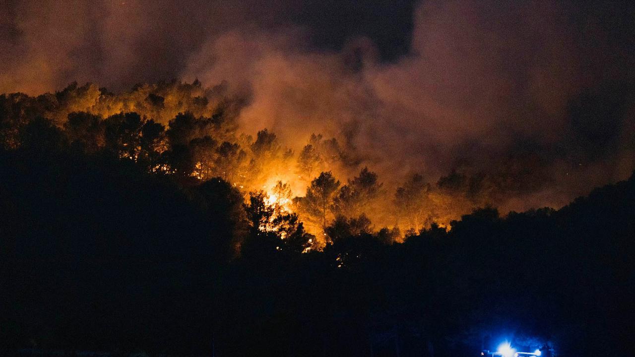 FOTO: Gelombang Panas Picu Kebakaran  Hutan Hebat di Perancis