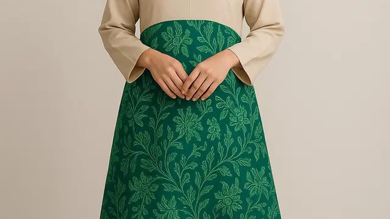 8 Gamis Batik Kombinasi Warna Bold Kontras 2025, Tampilkan Sisi Kasual dan Feminin