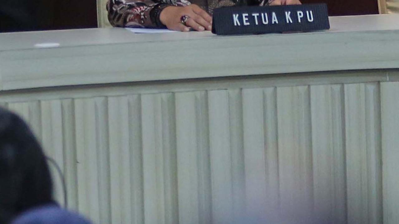 Hasyim mengungkapkan, KPU melarang penggunaan singkatan dan istilah tidak umum dalam pertanyaan yang diajukan di debat capres pada Minggu, 7 Januari 2024 nanti.&nbsp;Hal itu demi menghindari polemik berkelanjutan di masyarakat.