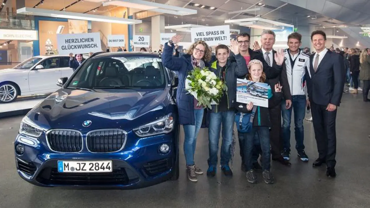 Pengunjung ke-20 Juta Museum BMW Dapat Hibah X1