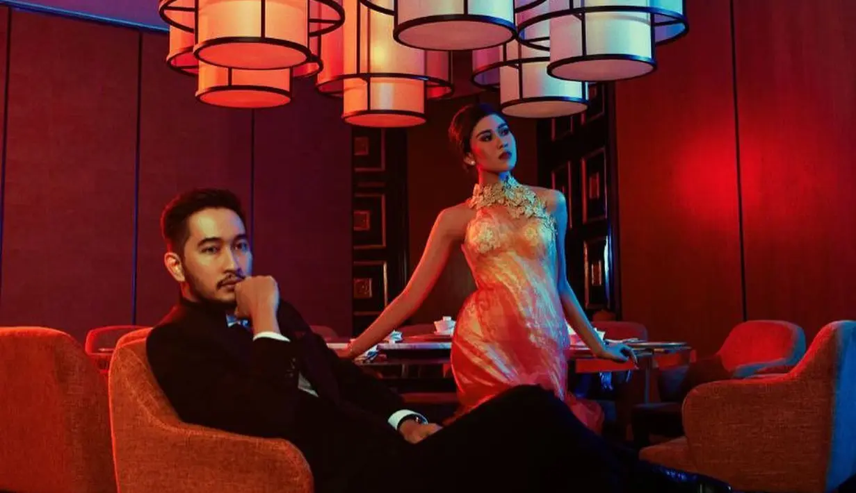 Kejutan demi kejutan diberikan Syahnaz Sadiqah kepada sang saumi, Jeje Govinda yang sehari setelah nikah usianya tepat 35 tahun. "Kado Ulang Tahun Terindah 😘😘," tulis Jeje Govinda pada 23 April. (Instagram/syahnazs)