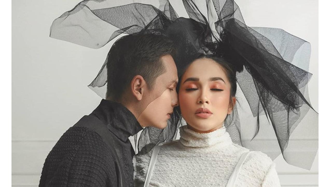 6 Gaya Maternity Shoot Ussy Sulistiawaty Bertema Fashionable, Tampil Modis