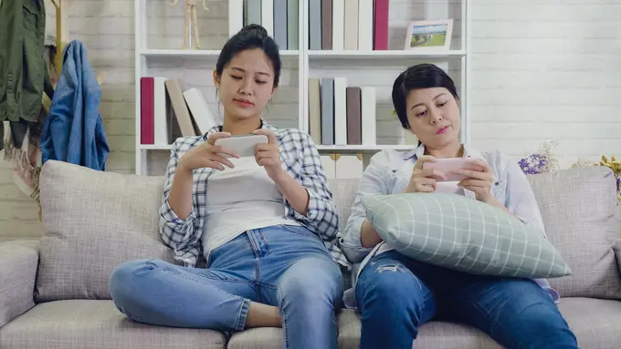 beda pendapat medsos