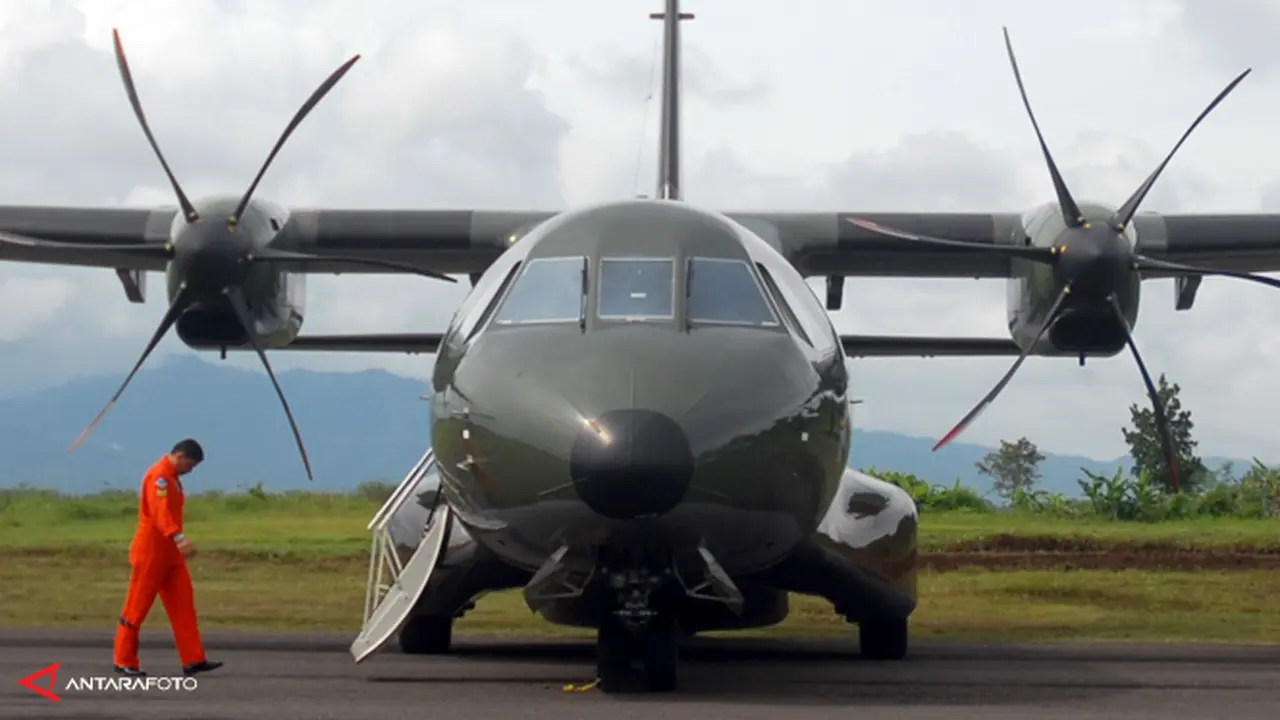 pesawat-cn295-130613c.jpg