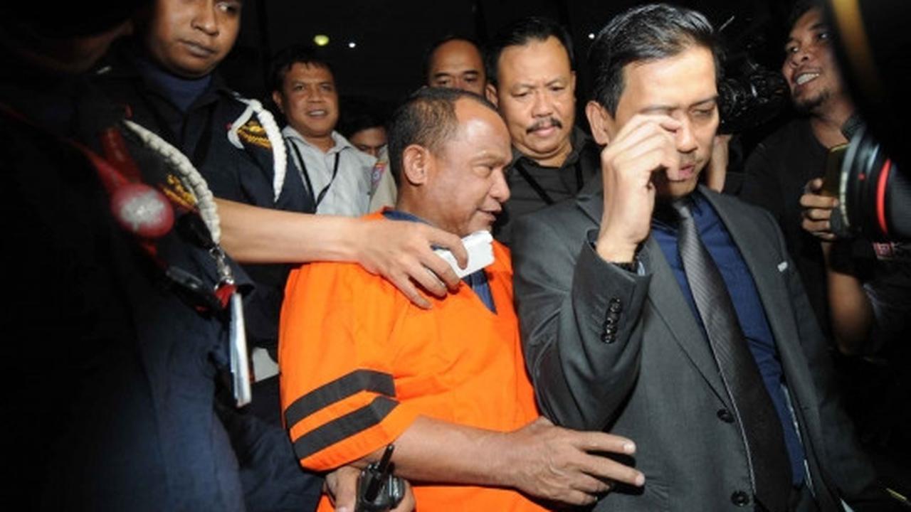 Resmi ditahan, tersangka Bupati Morontai bungkam seribu bahasa