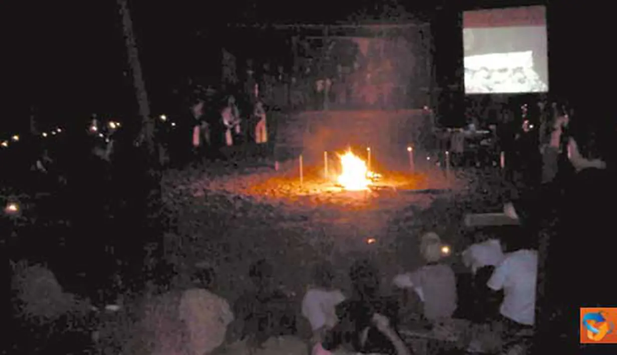 Citizen6, Ambon: Para Jemaat Hok Im Tong, melaksanakan Perayaan Ibadah Paskah di Pantai Natsepa, Ambon, Maluku, Minggu (24/4). (Pengirim: Gagartang)