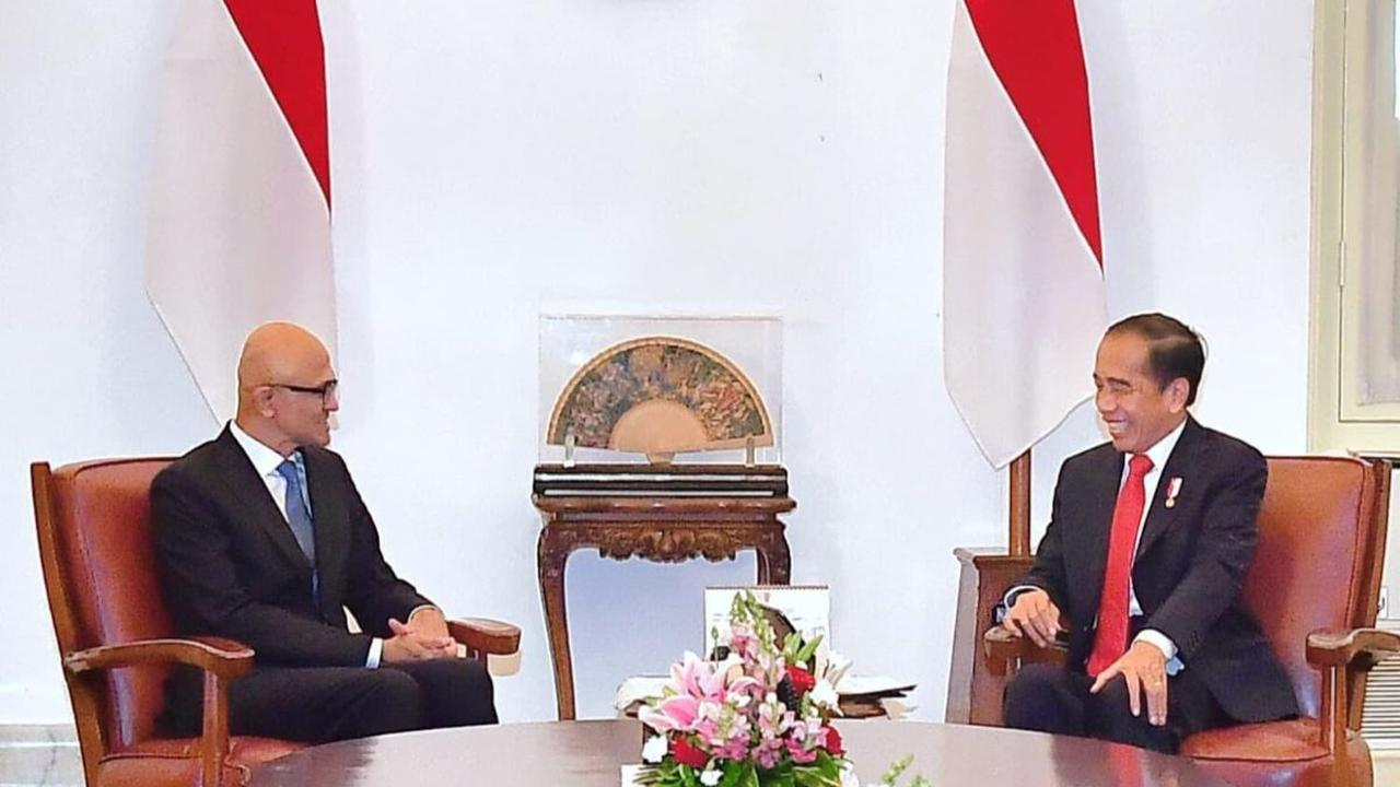 Sebagaimana dilansir Liputan6.com, Menteri Komunikasi dan Informatika Budi Arie Setiadi menyampaikan Microsoft berencana berinvestasi di bidang artificial intelligence (AI).&nbsp;Selain itu, Microsoft juga membuka tempat pelatihan AI untuk 840.000 orang.&