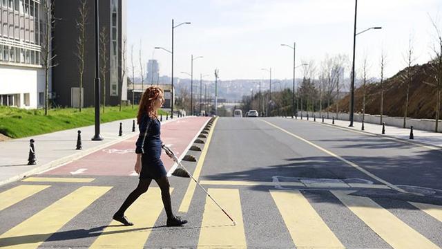 Unik, Tongkat Pintar Ini Dapat Permudah Tunanetra Untuk Menemukan Jalan