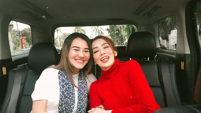 Mengaku Rindu Sang Mama, Ini 6 Potret Hangat Aaliyah Massaid dan Reza Artamevia