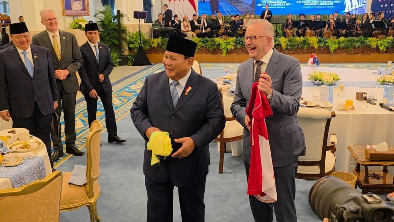 Momen Akrab Prabowo dan PM Albanese: Naik Buggy Bareng hingga Tukar Jersey Timnas