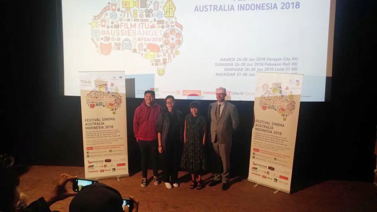 Kuasa Usaha Australia Allaster Cox foto bersama juri dan peserta FSAI 2018 (Liputan6.com/Teddy Tri Setio Berty)