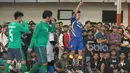 Pemain Antam FC merayakan gol saat melawan Timnas Futsal Indonesia pada laga uji coba di Tifosi Sport Center, Jakarta Timur, (13/1/2017). Timnas Futsal menang 5-2. (Bola.com/Nicklas Hanoatubun)