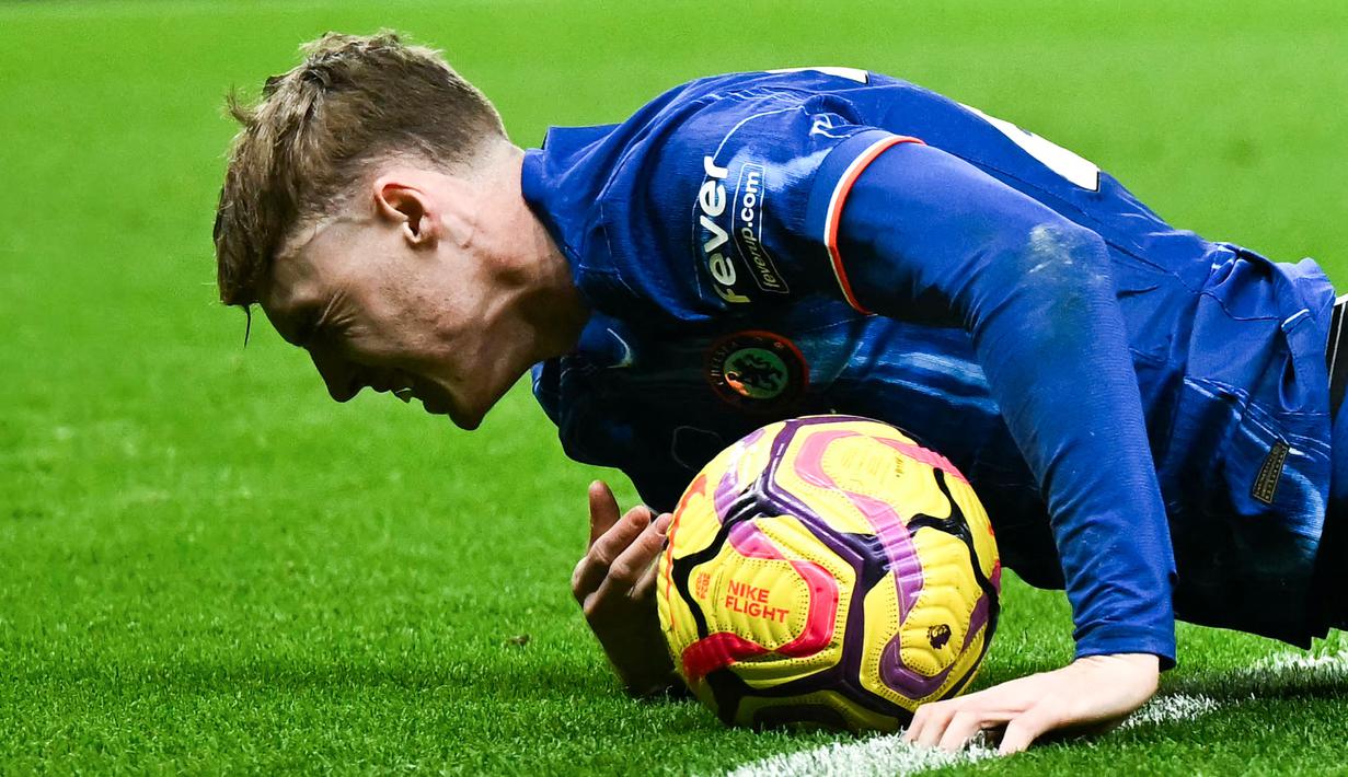 Cole Palmer berhasil mencetak dua gol dari tendangan penalti pada menit ke-61 dan 84. (AFP/Ben Stansall)