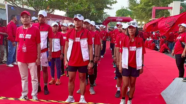 Pelepasan pelari pembawa obor perjuangan dari Grobogan menuju Rakernas V PDIP di Jakarta.