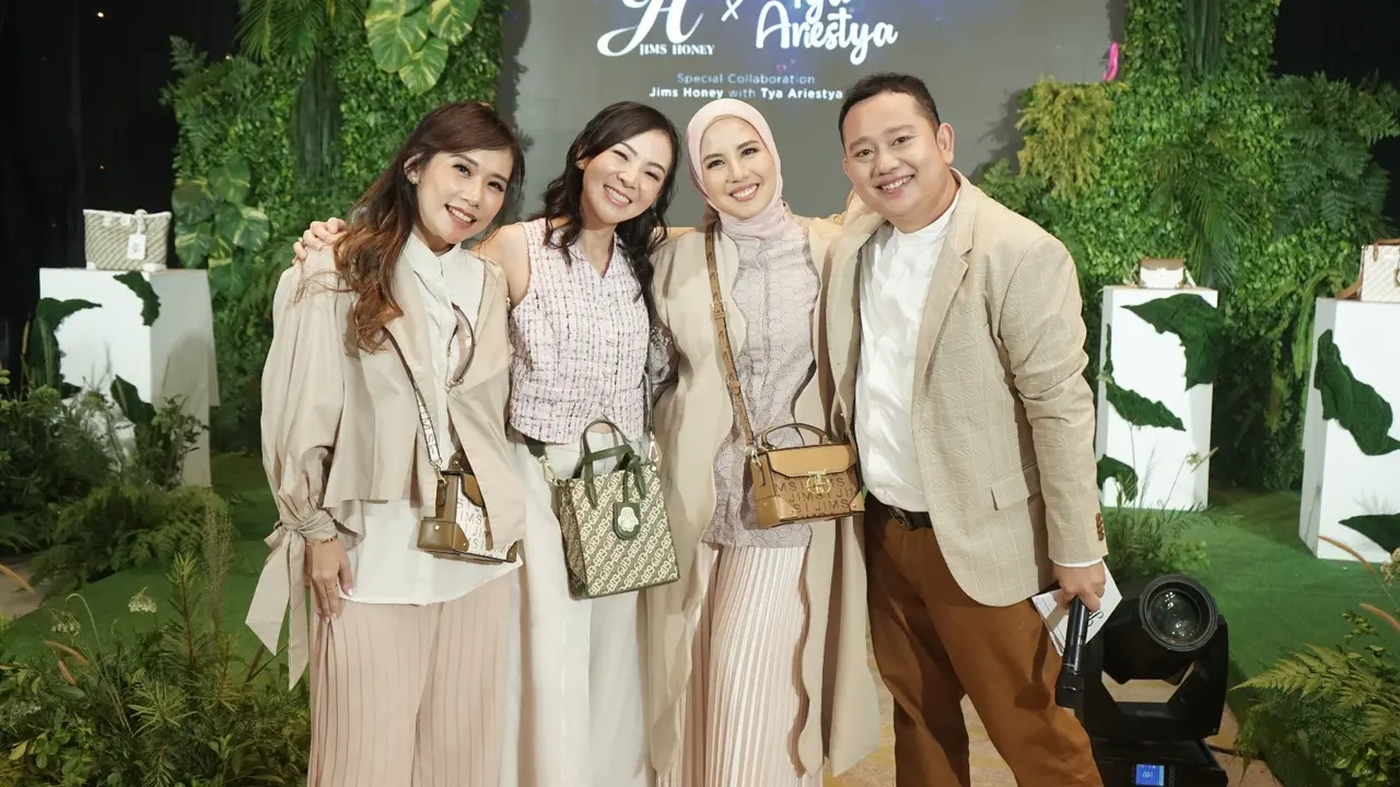 Tya Ariestya berkolaborasi dengan dengan salah satu produk sepatu dalam negeri, Jims Honey untuk membuat usaha tas