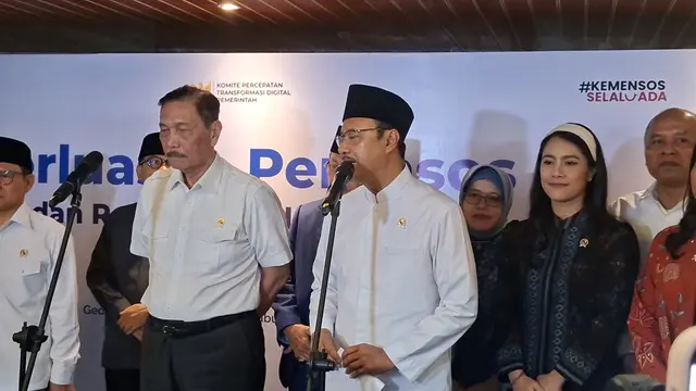 Menteri Sosial Saifullah Yusuf di Kantor Kemensos, Jakarta, Rabu (30/9/2026). Masyarakat bisa mendaftar mandiri maupun dibantu agen untuk mendapatkan bansos hingga akhir 2026.