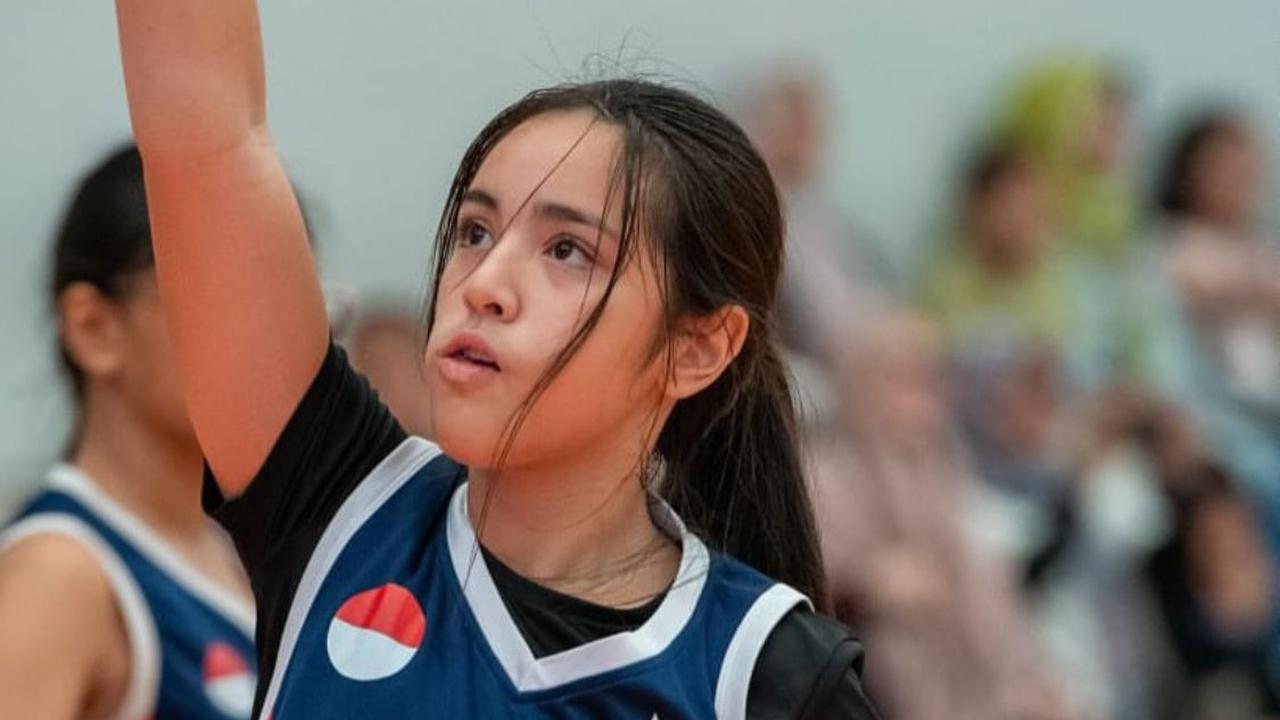 7 Potret Mikhayla Bakrie Main Basket, Paras Cantiknya Disebut Duplikat Nia Ramadhani
