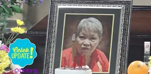 Inong Ayu Istri dari Abimana Aryasatya melihat Ibu mertuanya, Nyonya le Siu Khiauw adalah sosok wanita yang sangat mandiri dan baik. 