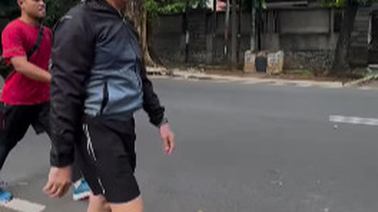 Momen Jenderal Polisi Jogging Pagi, Bertemu Junior Langsung Beri Hadiah
