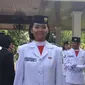 Fariza Putri Salsabila terpilih sebagai pembawa baki Bendera Merah Putih saat upacara pengibaran (Liputan6.com/ Lizsa Egeham)