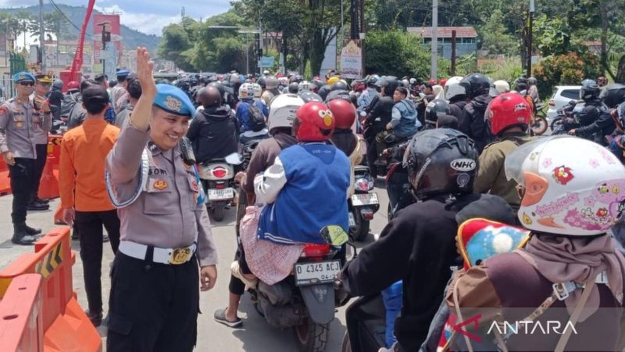 Kepadatan Arus Lalu Lintas Bandung-Garut Capai Puncak Libur Lebaran