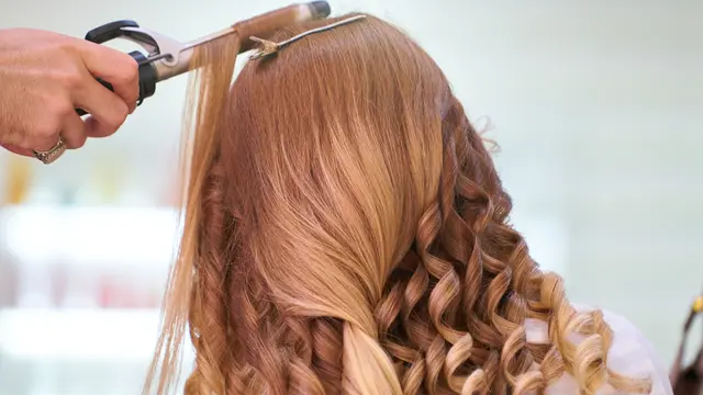 Jangan Sering Pakai Alat Penata Rambut Panas