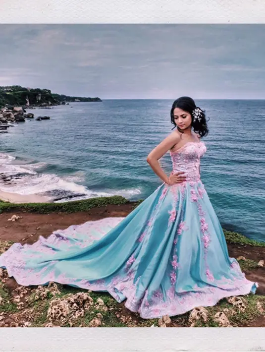 Vanessa Angell mengakui jalinan asmaranya dengan Didi Mahardika sudah kandas. Padahal persiapan jelang pernikahan sudah hampir rampung. Vanessa juga membantah terkait adanya orang ketiga dalam hubungannya. (Instagram/vanessaangelofficial)